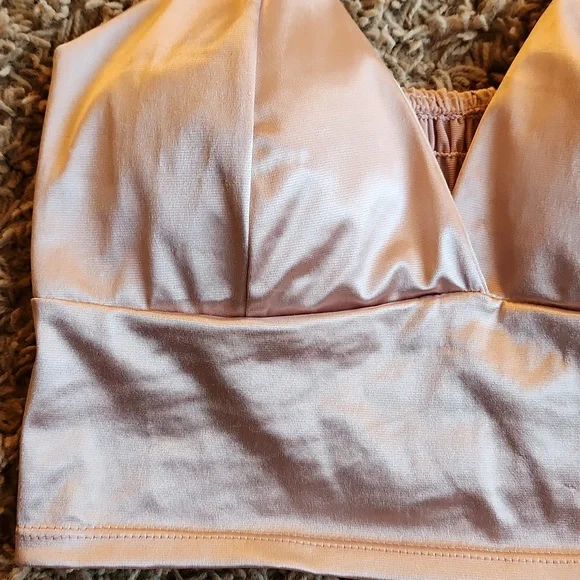 Silky metallic creamish/pink crop tank top with adjustable straps womans small - Picture 2 of 12